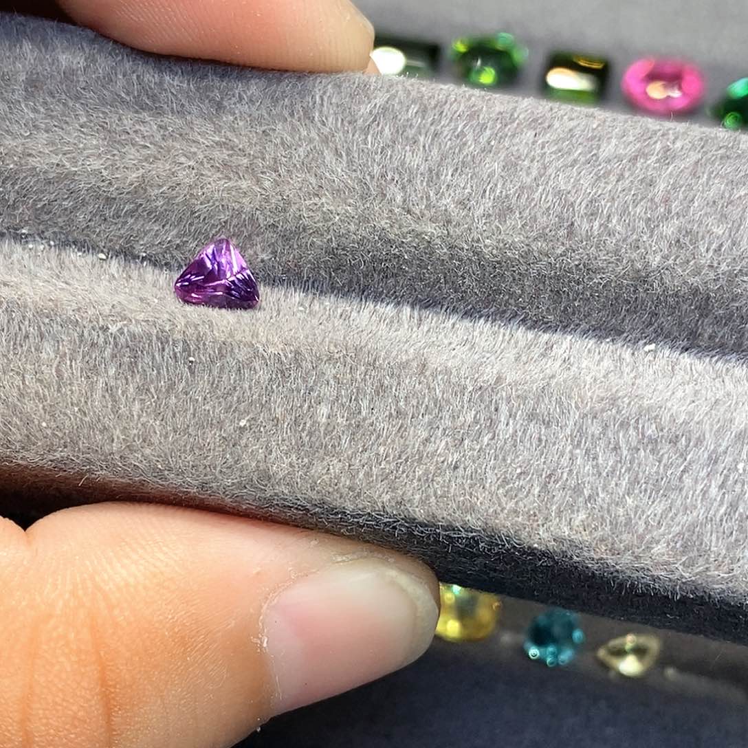 蓝宝石裸石彩色蓝宝石