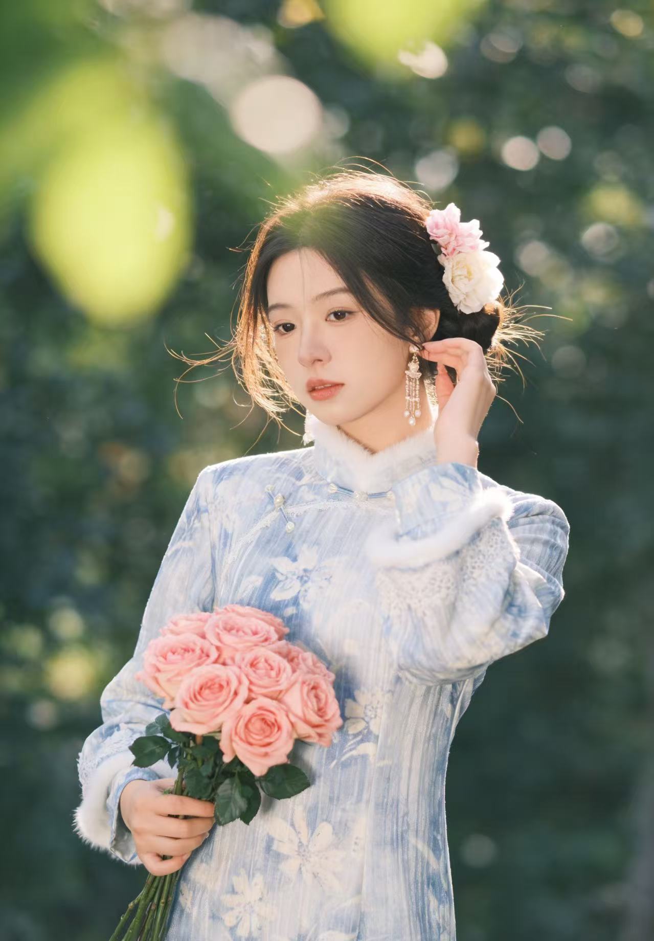 Z 1663 【蓝花颜】 蓝色 花边美玲襟 缠结扣 旗袍