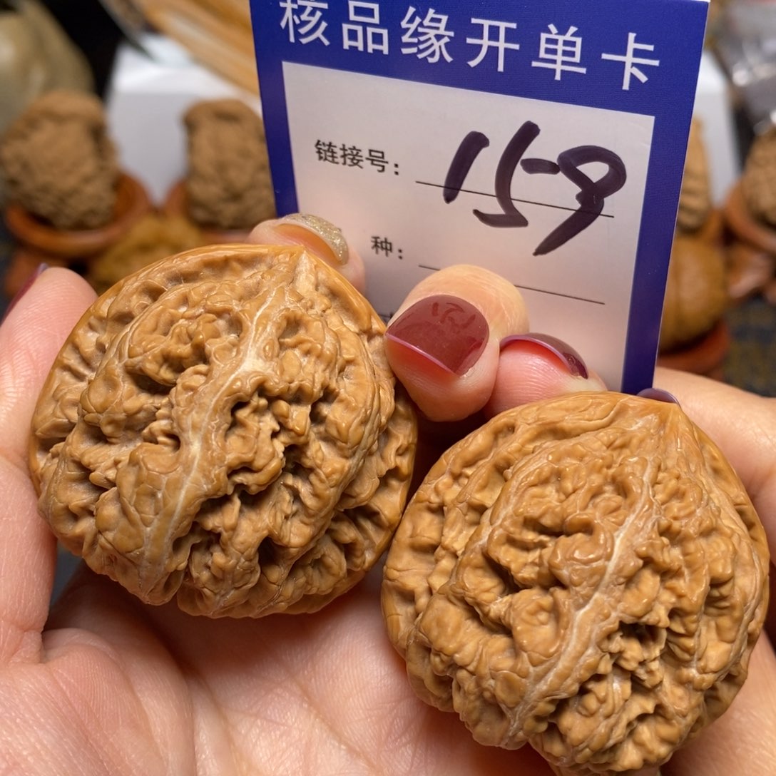 文玩核桃把件奔****.粗筋43。   159