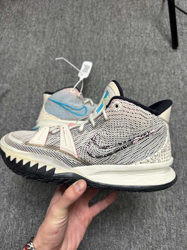 95新 NIKE/耐克 95新烁/41码/耐克/欧文7 数学公式/鞋垫后配