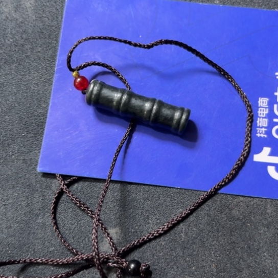 和田玉颈饰未镶嵌山*影