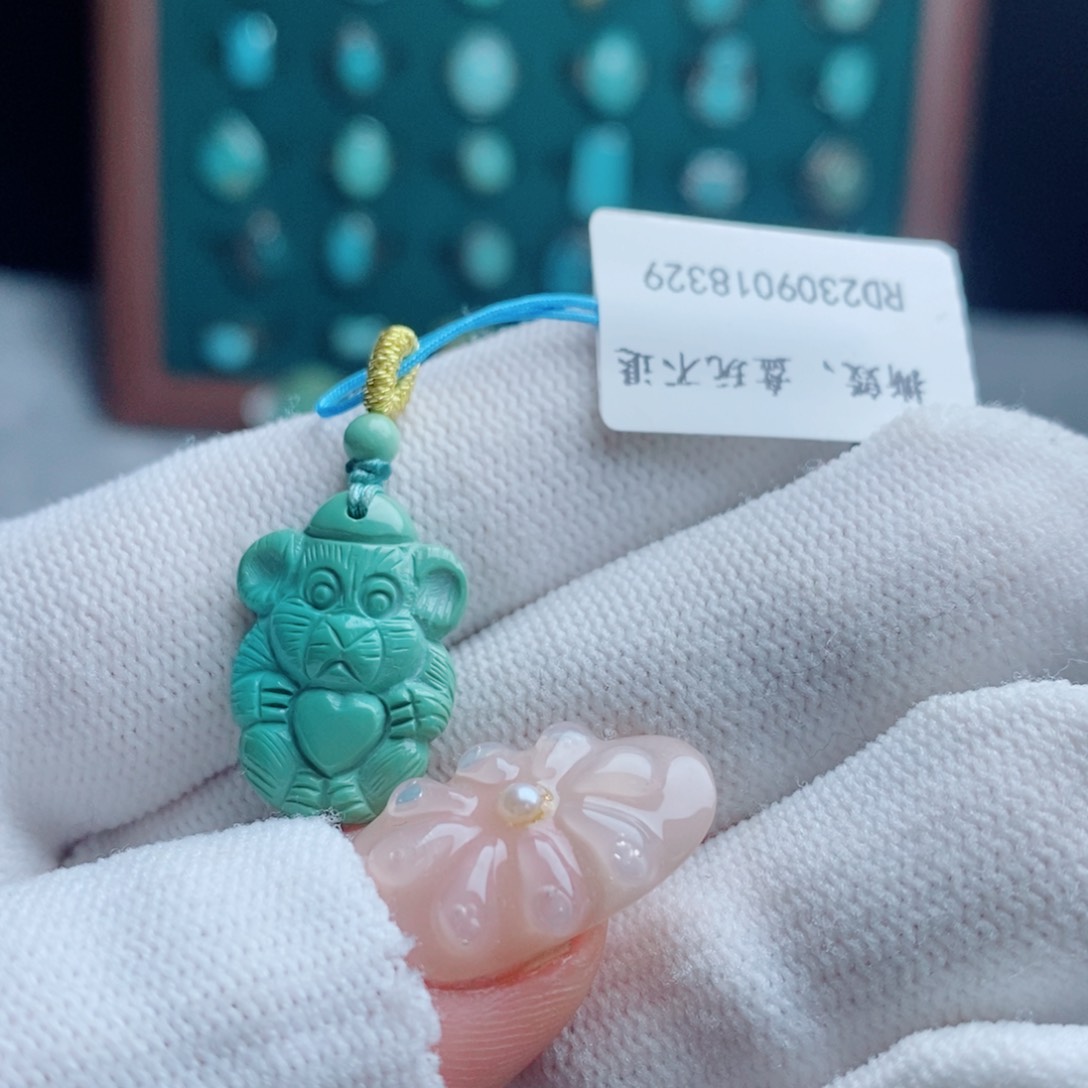 绿松石未镶嵌颈饰
