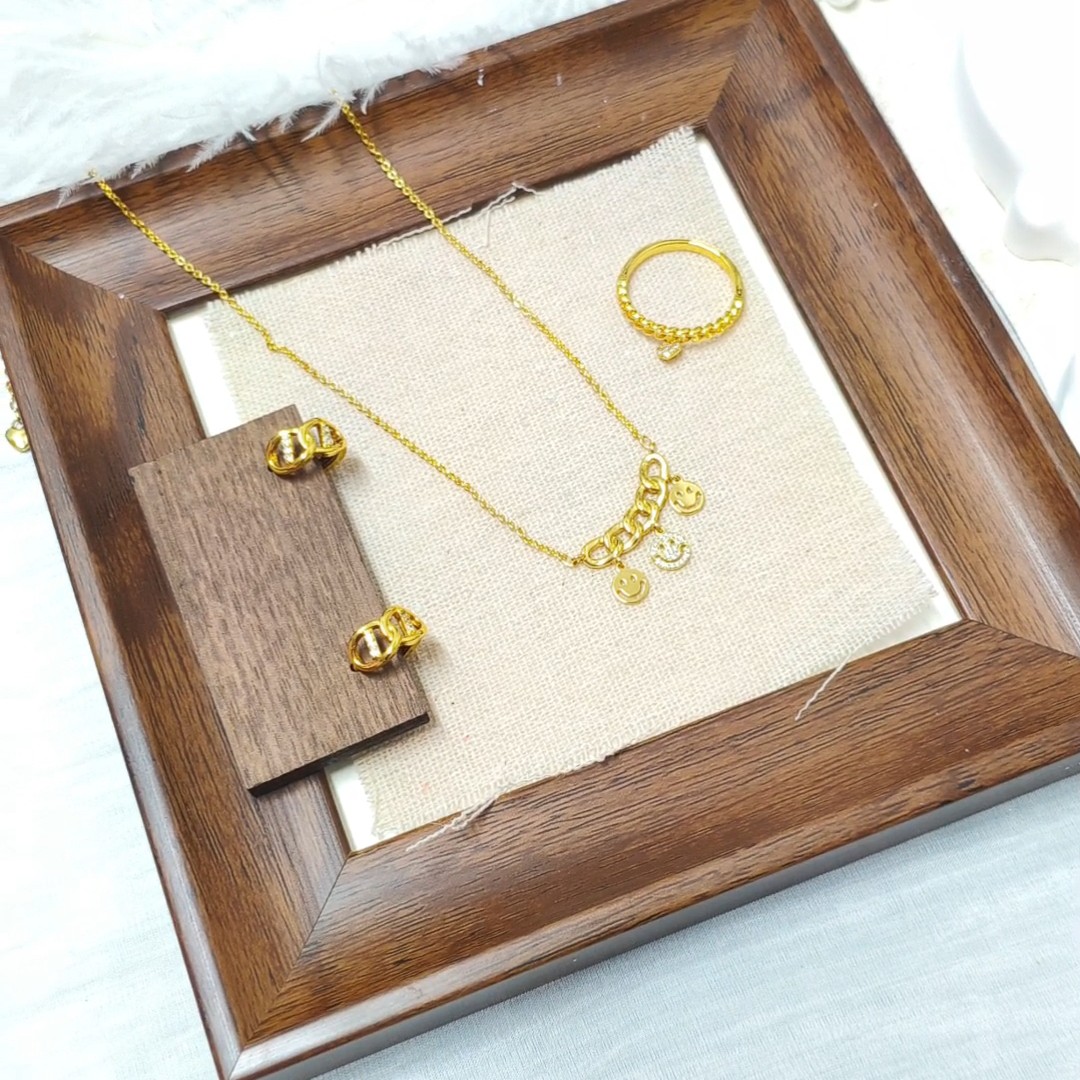 钛钢项链 新款百搭可爱风笑脸项链三件套