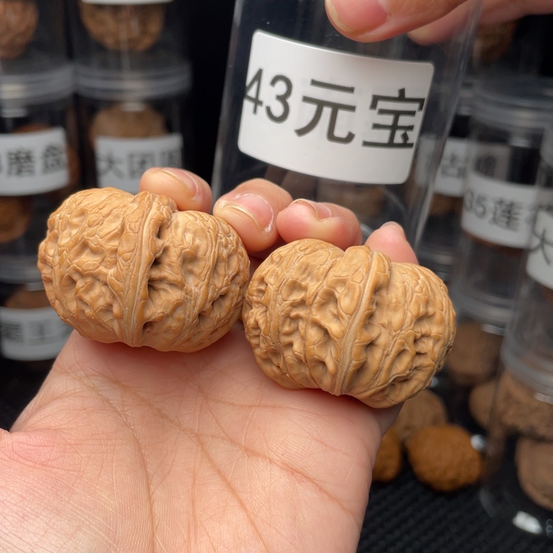 文玩核桃把件赵****做全品43元宝