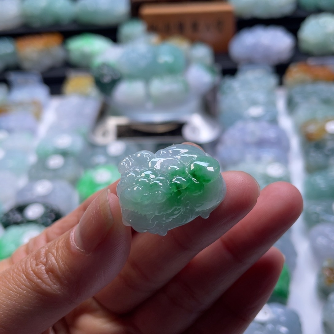 翡翠颈饰未镶嵌貔貅