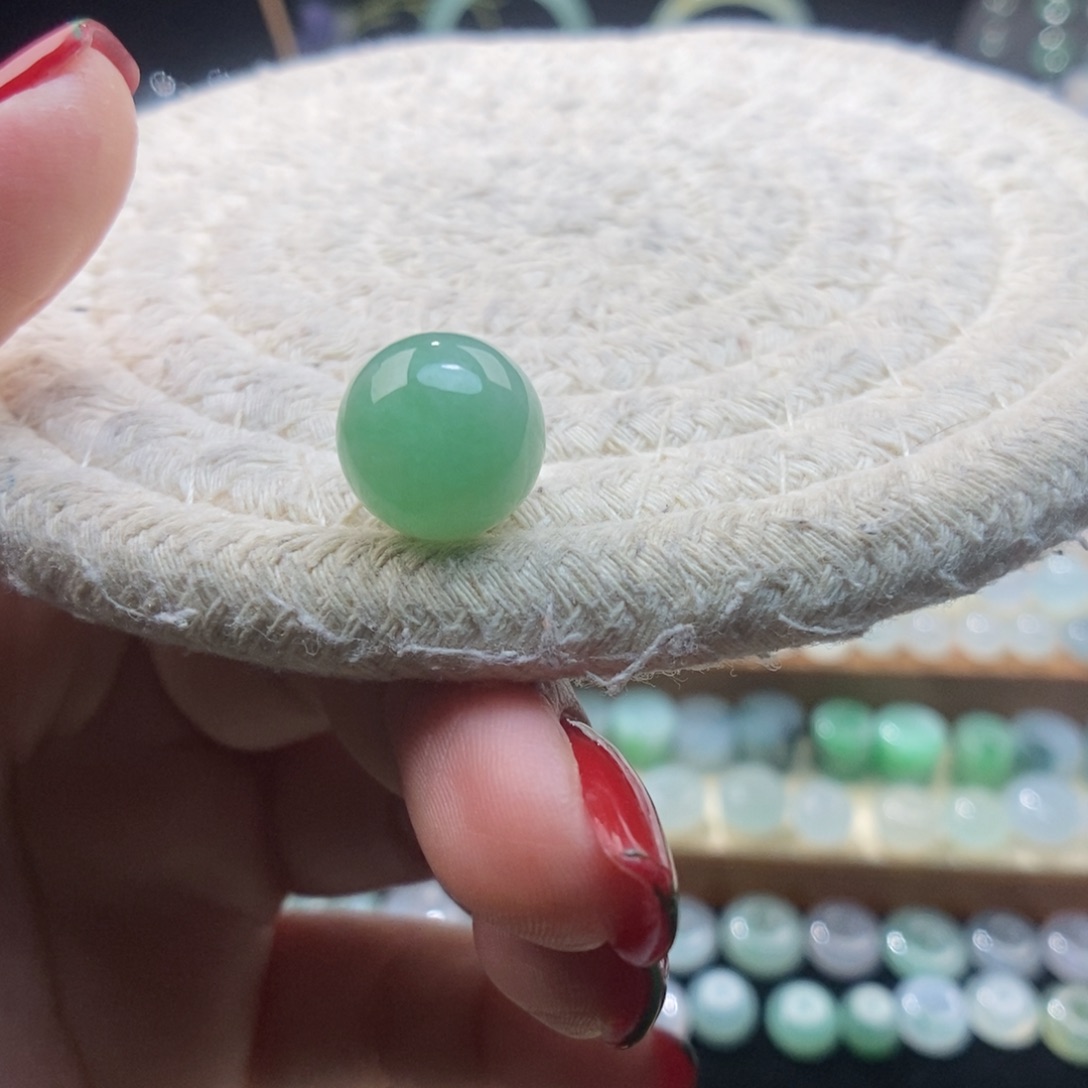 翡翠颈饰未镶嵌圆珠12.6