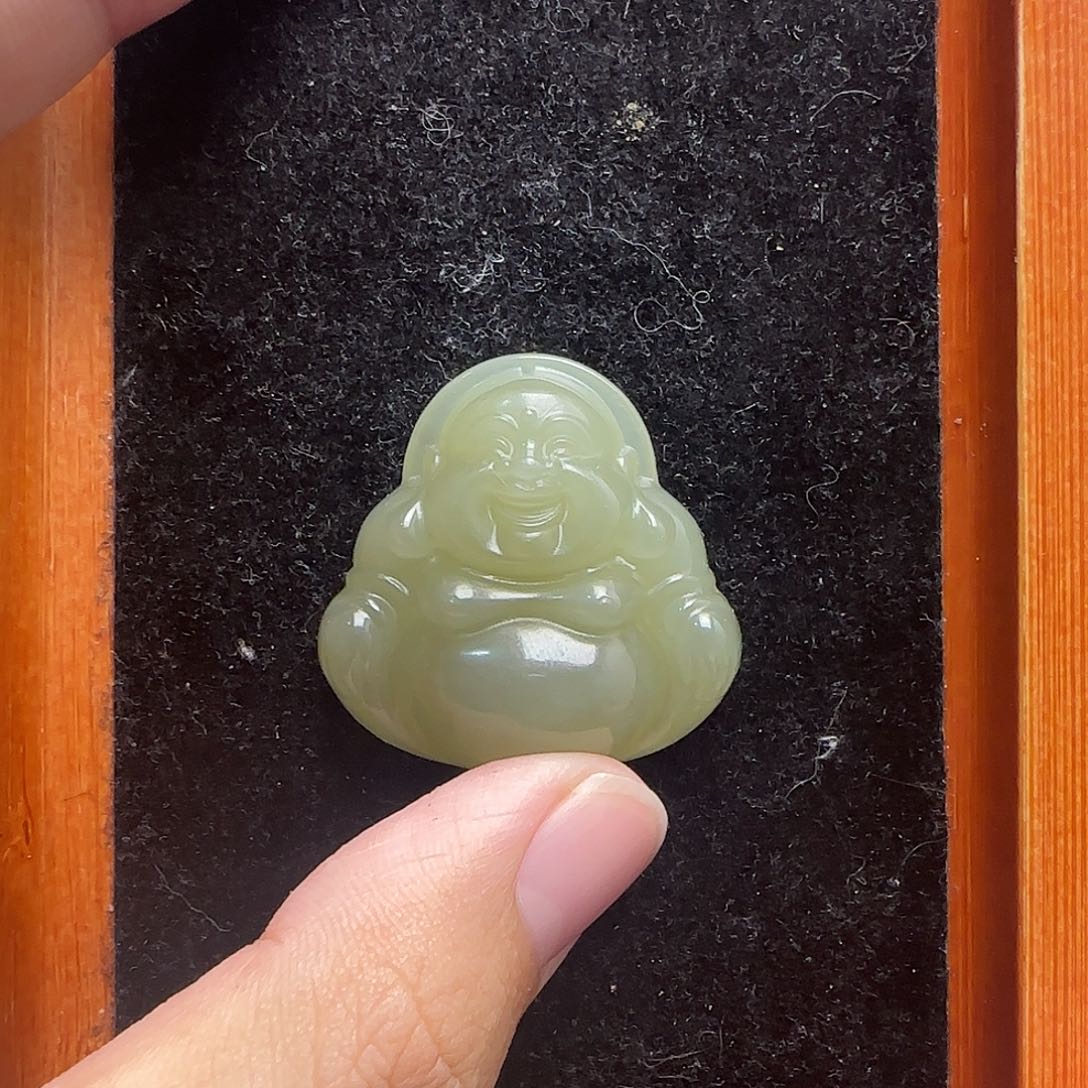 菠****和田玉未镶嵌颈饰