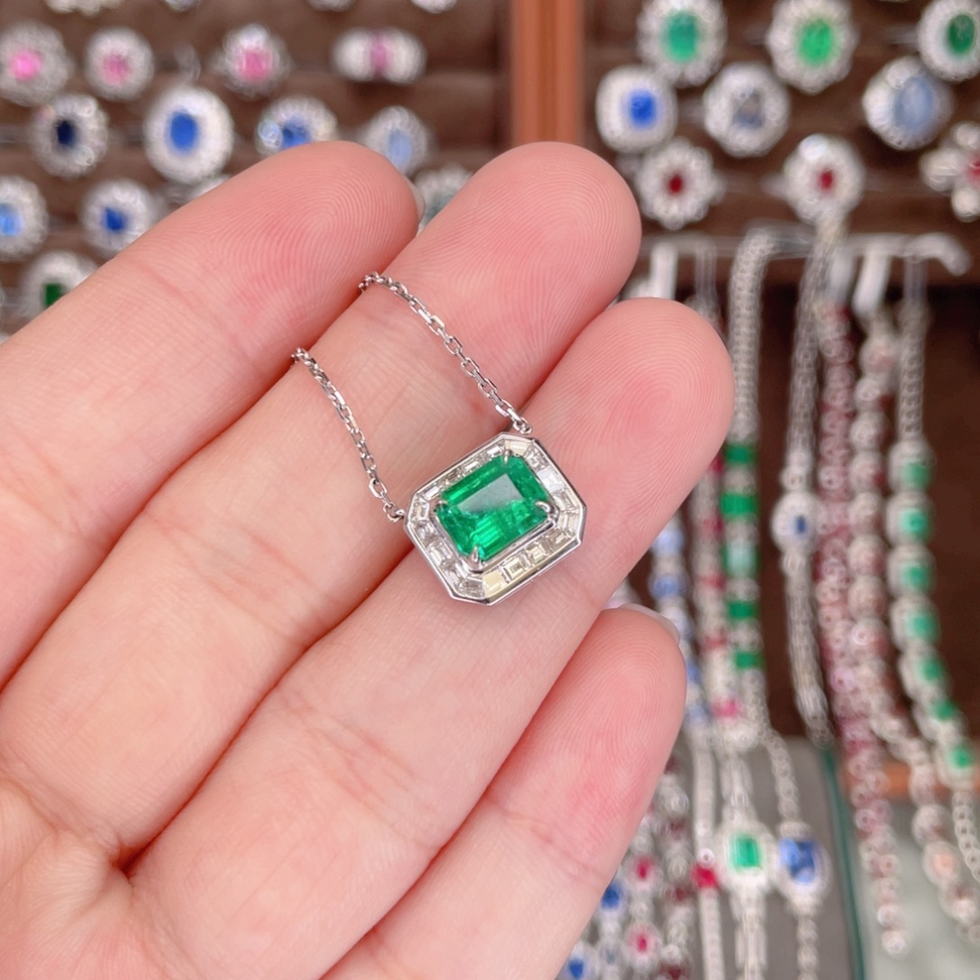 18K金镶嵌锁骨链祖母绿1.41Ct