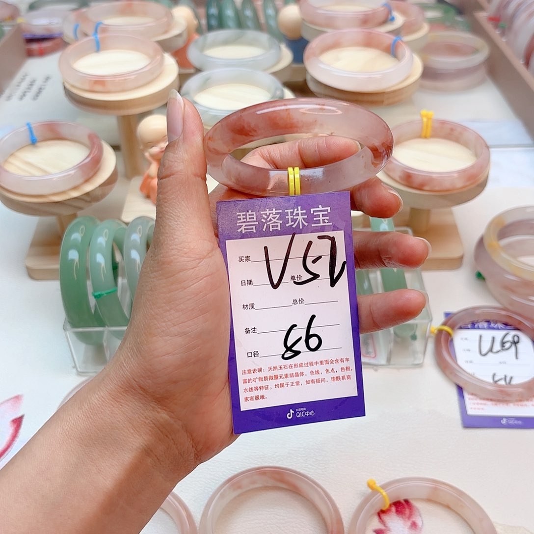 石英质玉手镯未镶嵌l***?