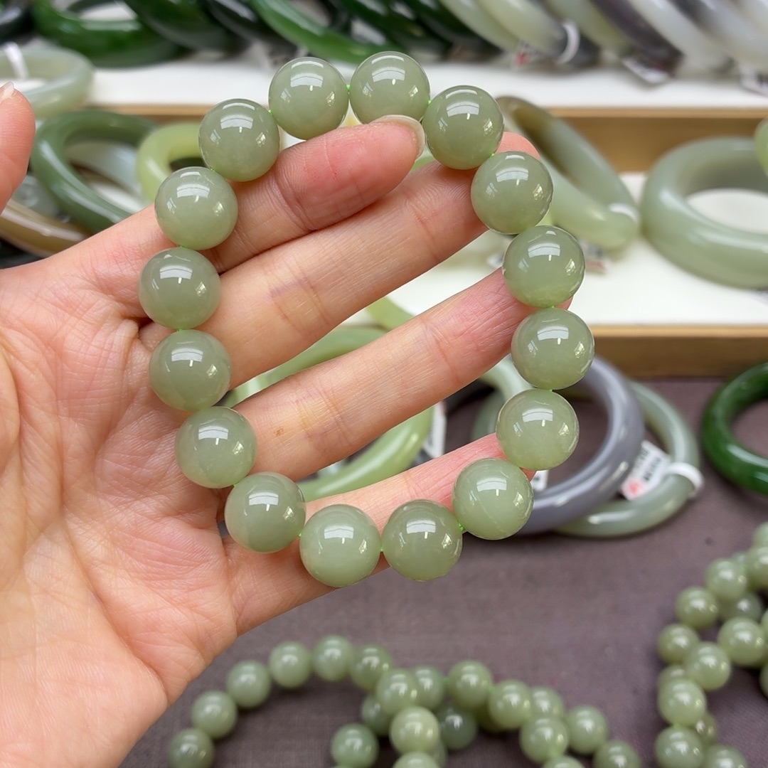 和田玉未镶嵌手镯