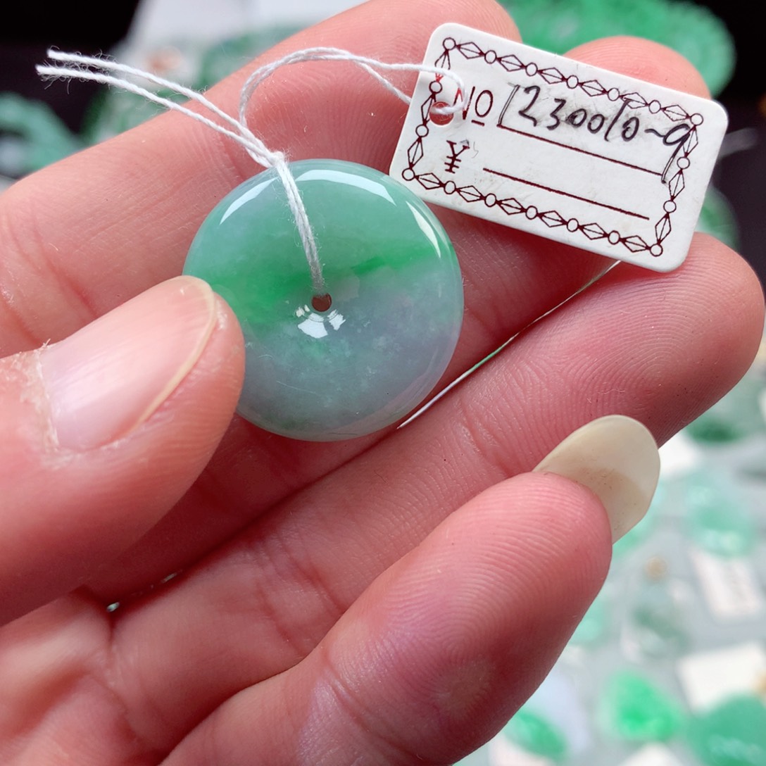 翡翠颈饰未镶嵌翡翠吊坠