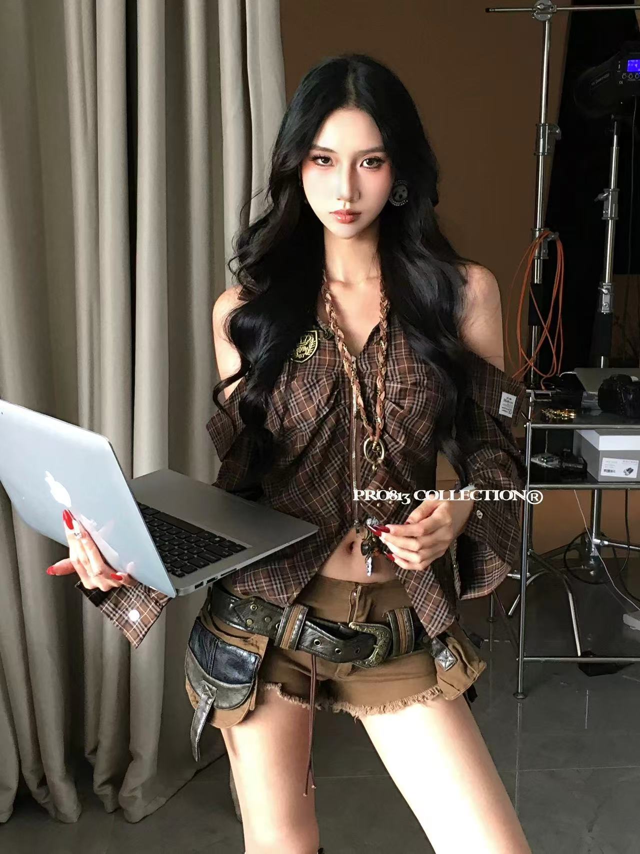 【星儿家】2025艾薇儿美式辣妹设计感显瘦气质网红时尚百搭修身衬衣