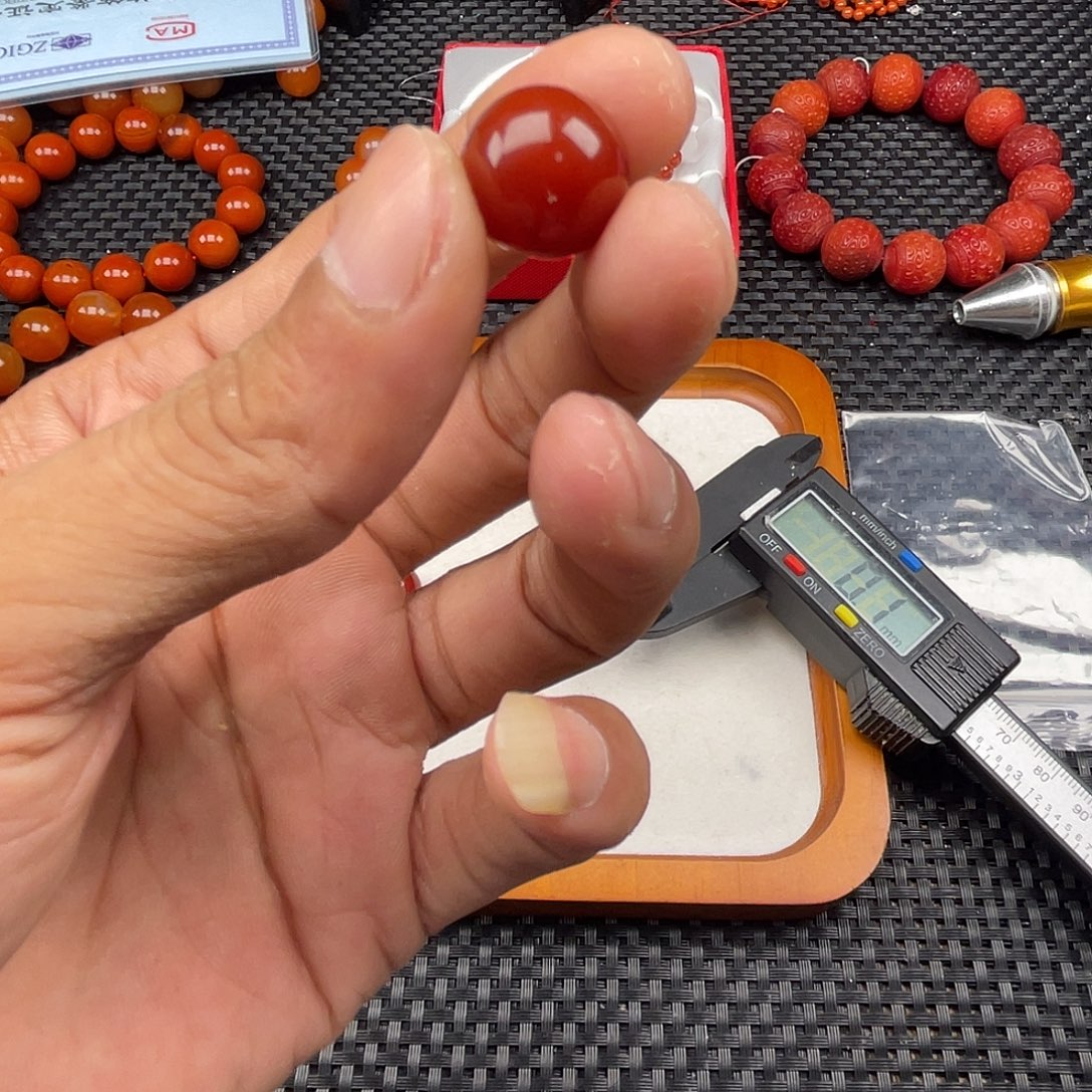 南红玛瑙未镶嵌瓦西牛血红圆珠卡14一颗