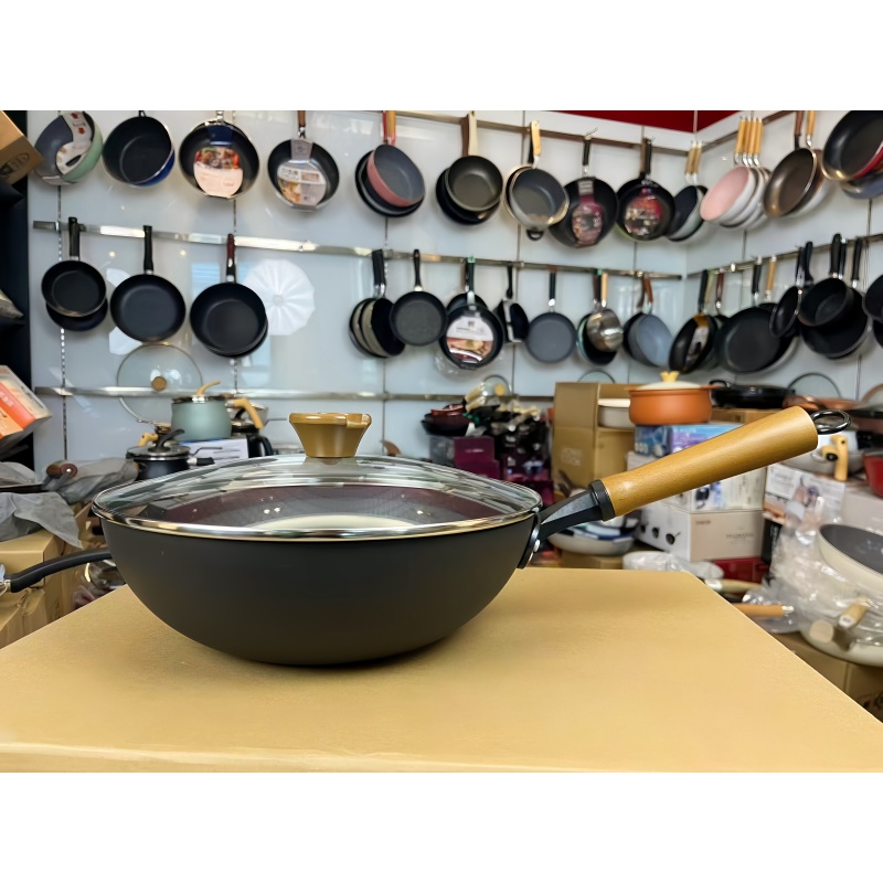 出口外贸精铁炒锅无涂层物理不粘锅家用炒菜锅电磁炉燃气灶通用锅
