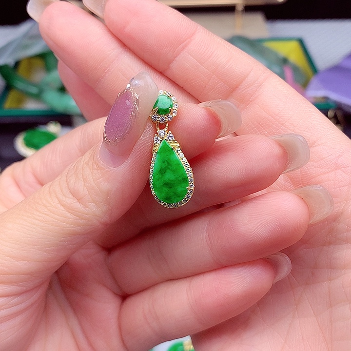 翡翠颈饰银S925镶嵌翡翠