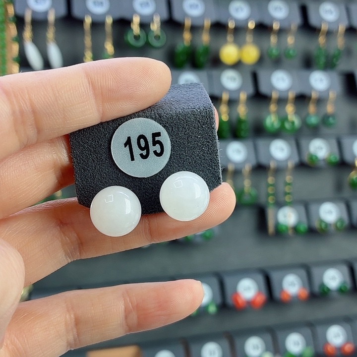 和田玉18K金镶嵌耳饰