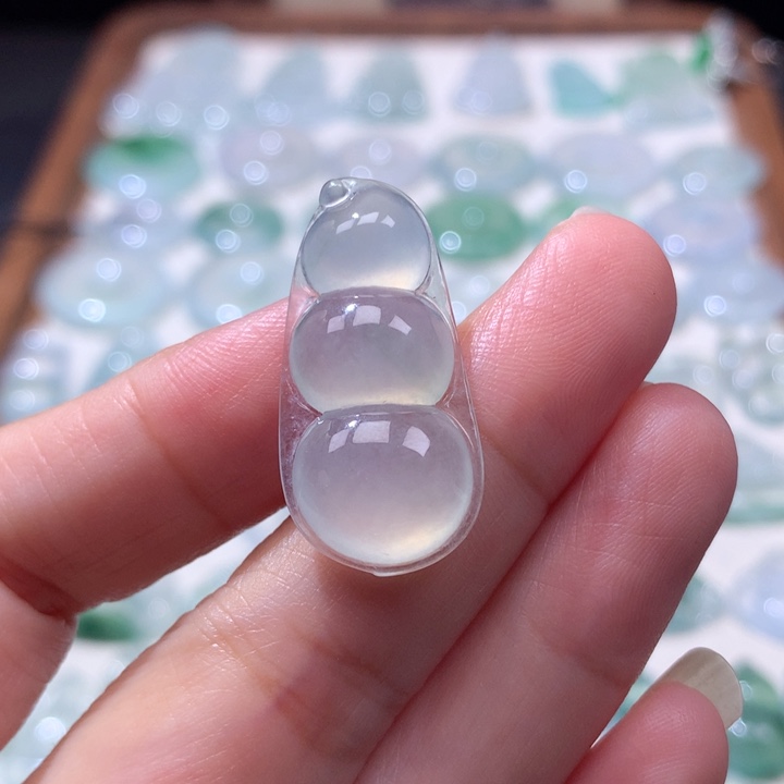 颈饰未镶嵌翡翠冰种福豆