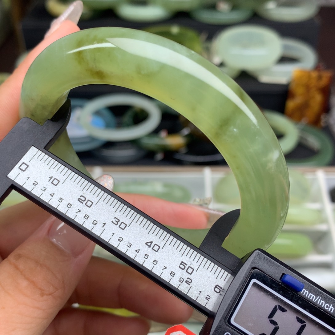 蛇纹石玉未镶嵌手镯659