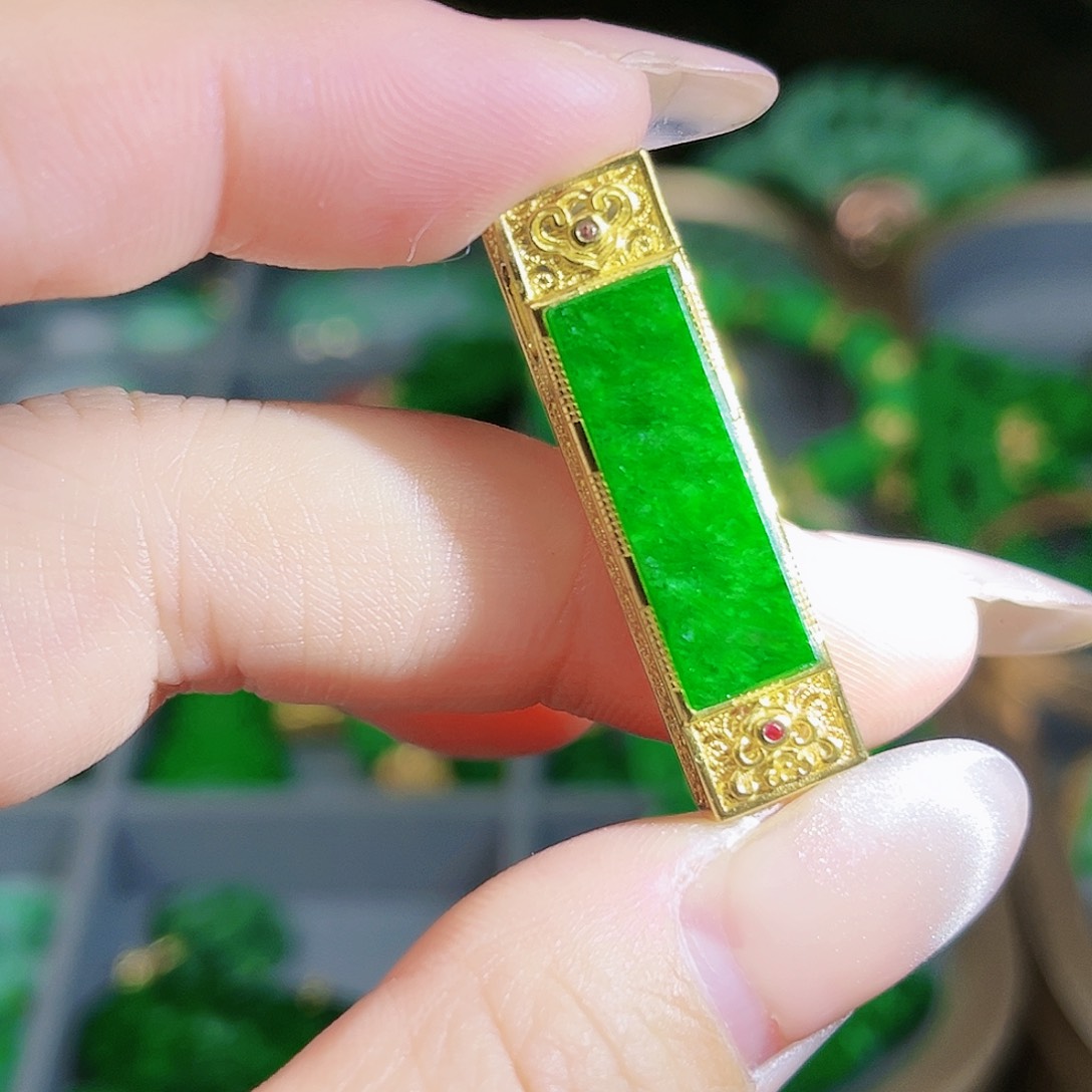 翡翠颈饰银S925镶嵌吊坠