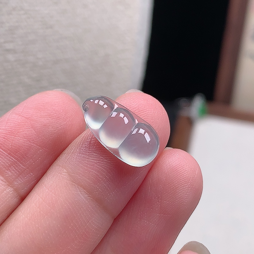 缅甸天然翡翠A货玉石高冰福豆吊坠饰品百搭15.3*8.1*4.4mm