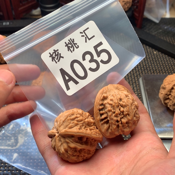 文玩核桃吊坠望月