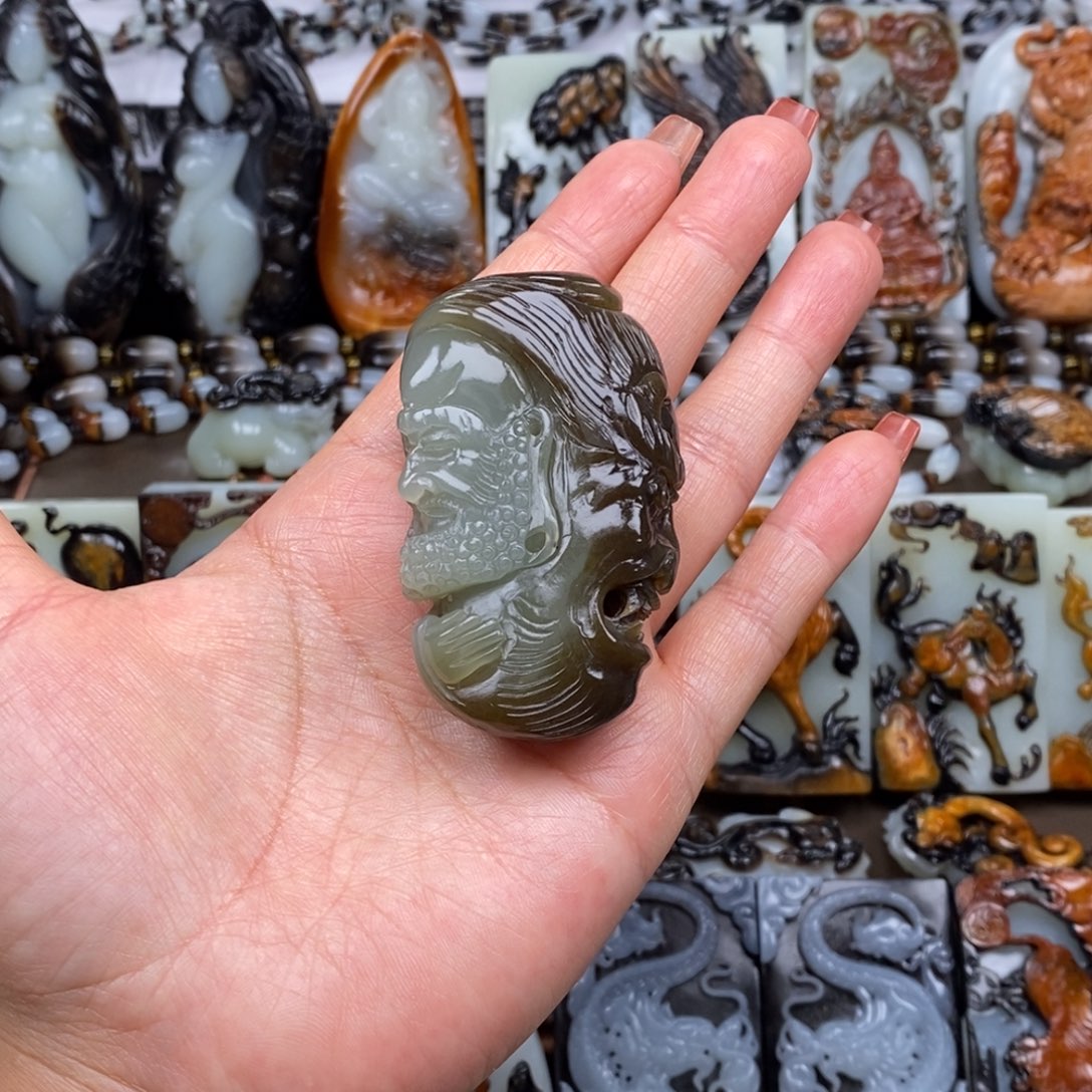 颈饰未镶嵌和田玉