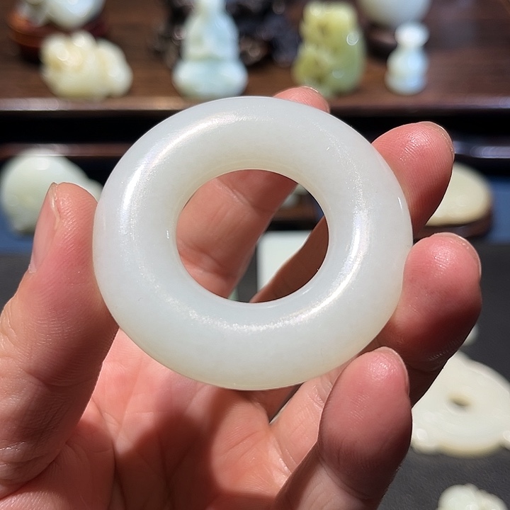 停***顿和田玉未镶嵌挂件