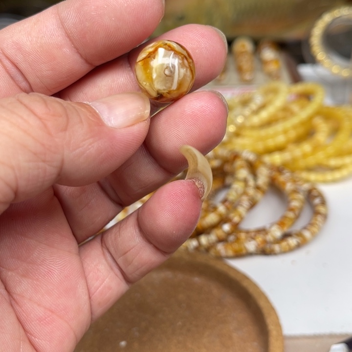 琥珀未镶嵌裸石62号