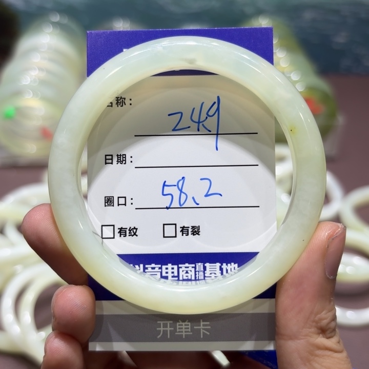 未镶嵌岫玉手镯天然