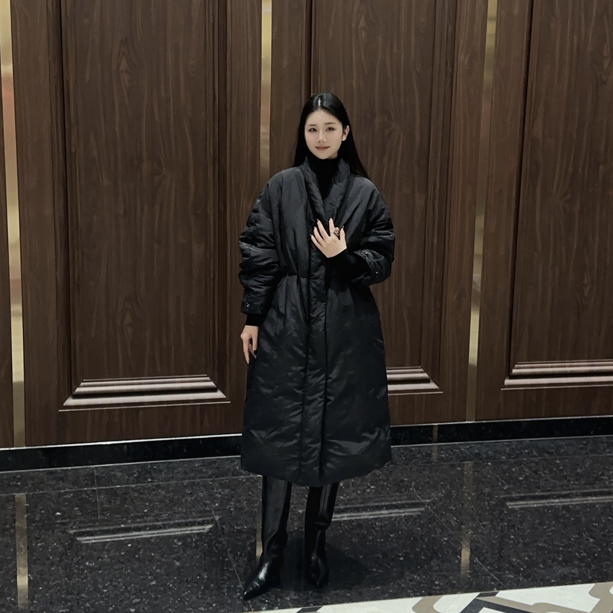 Betty Bairn【曼哈顿夜】90鹅绒加厚廓形V领过膝长款羽绒服Q7013
