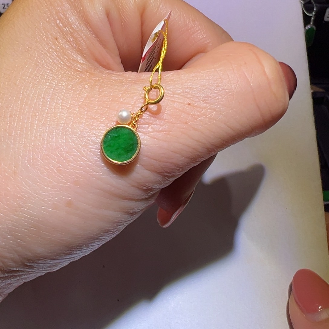 翡翠颈饰18K金镶嵌吊坠