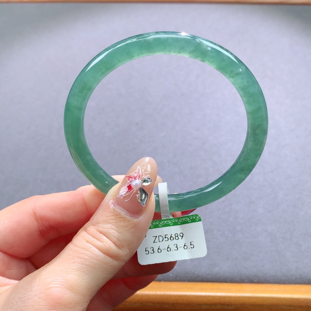 翡翠手镯未镶嵌天然翡翠手镯