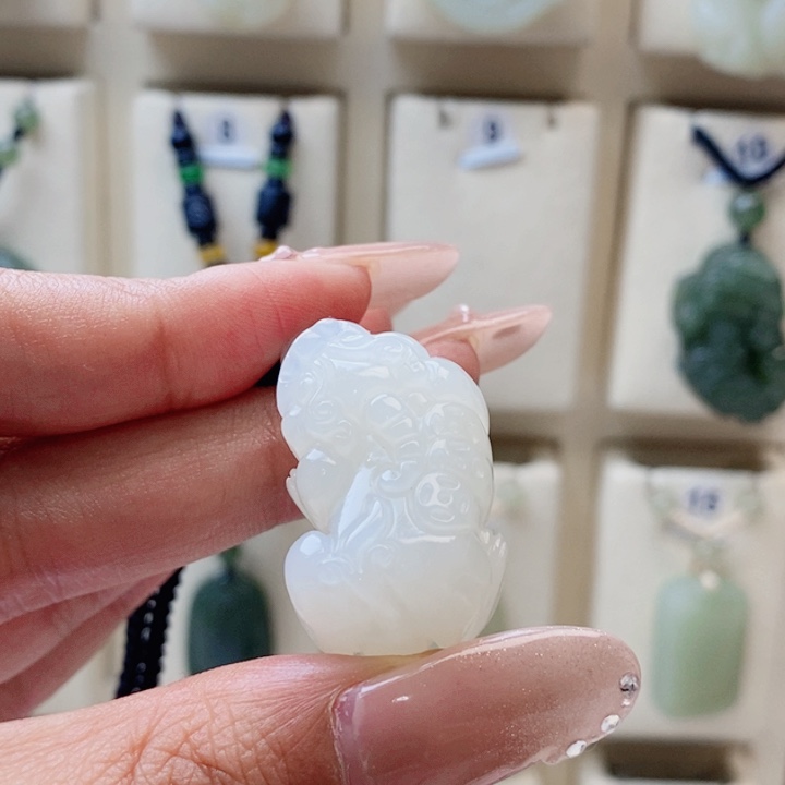 2***0和田玉未镶嵌颈饰