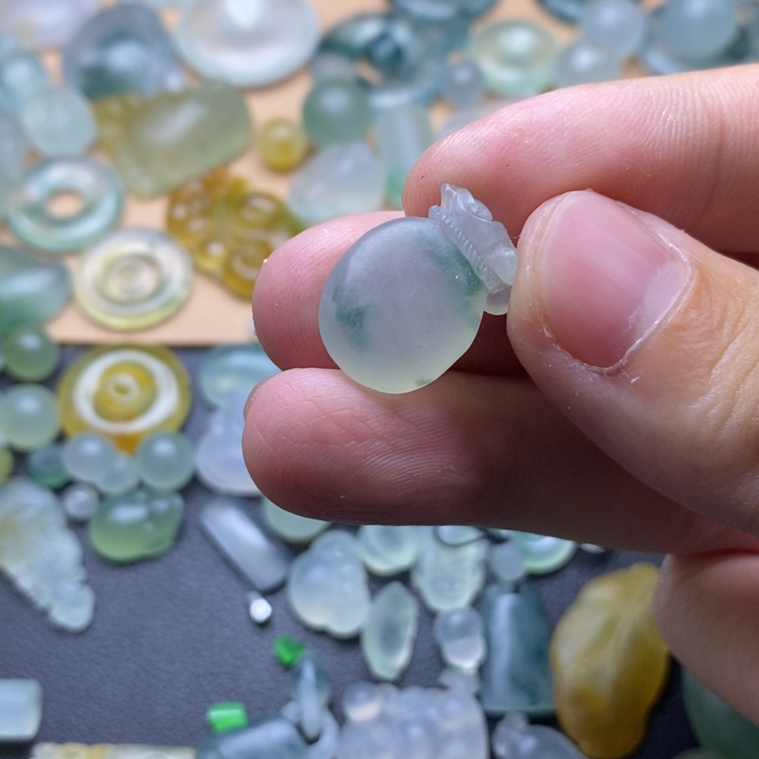 定制翡翠未镶嵌挂件