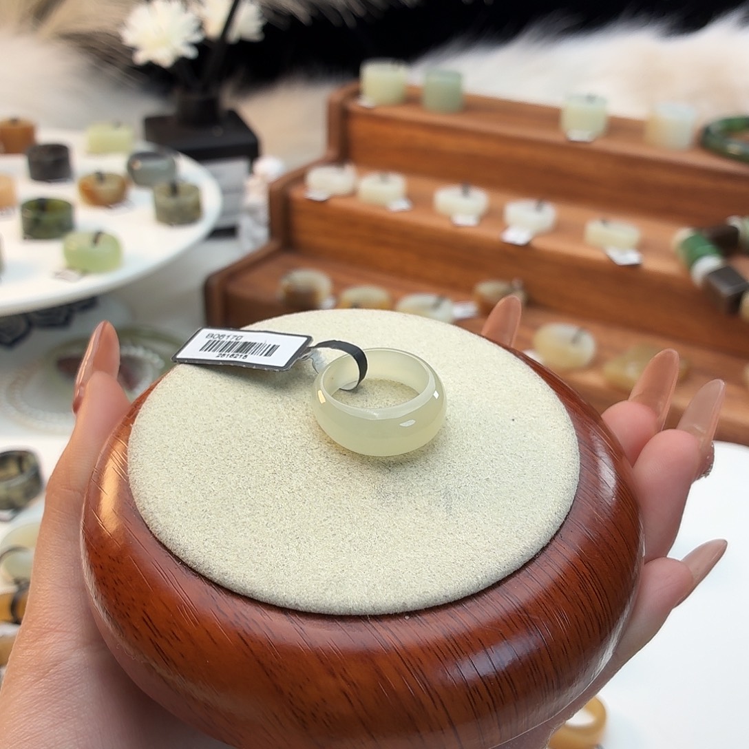 和田玉未镶嵌戒指晴水馒头18.15j468