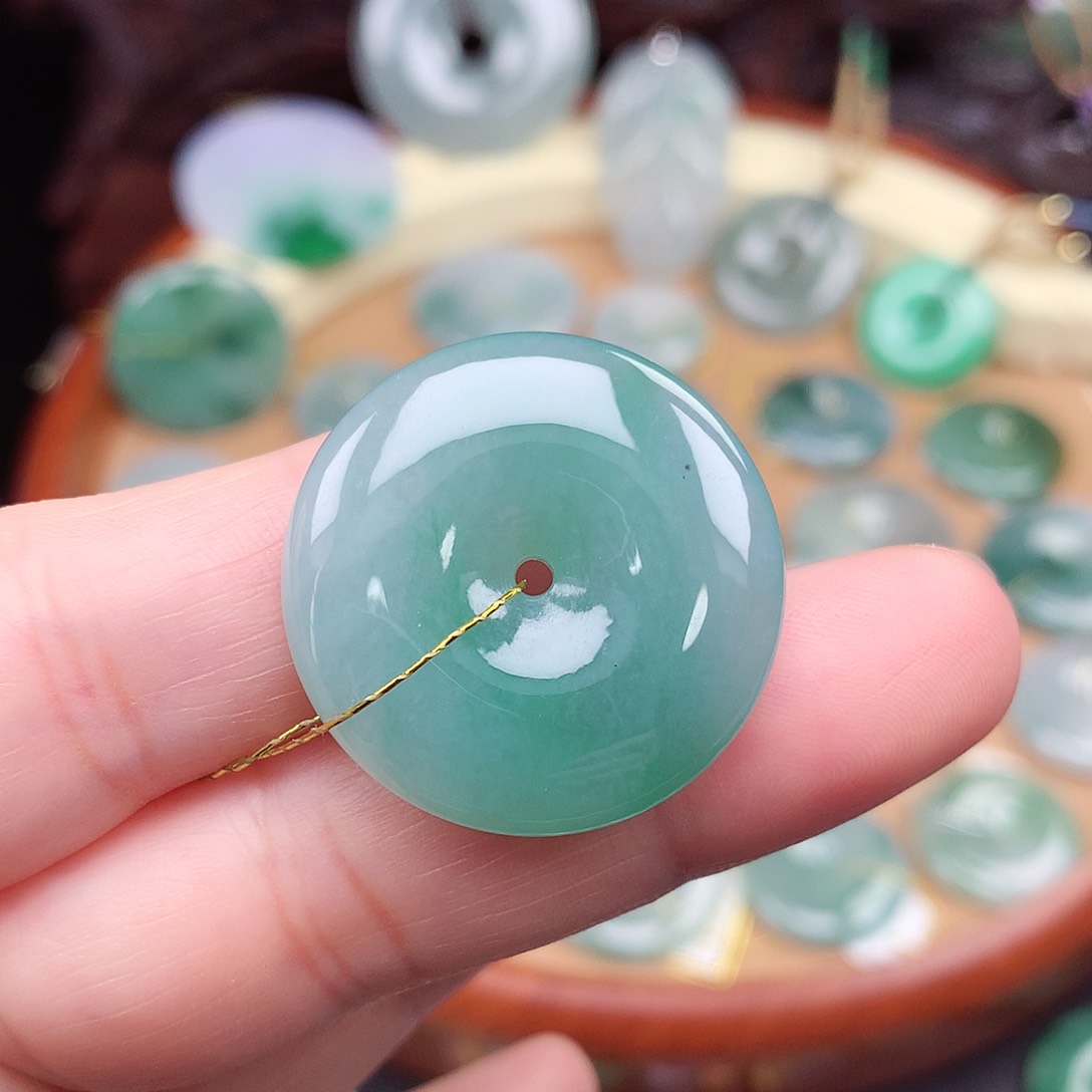 翡翠未镶嵌颈饰平安扣