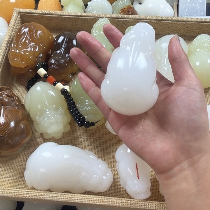 龙***.石材昆仑山脉白色大貔貅