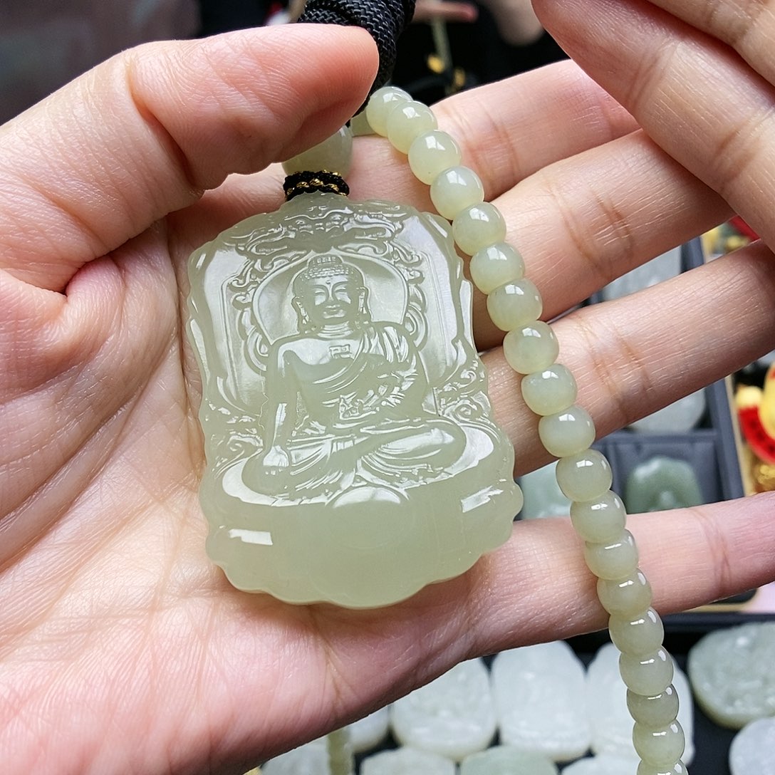 和田玉颈饰未镶嵌笑*盈