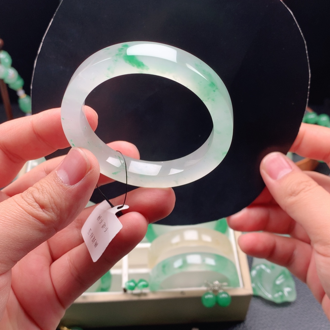 石英质玉未镶嵌手镯