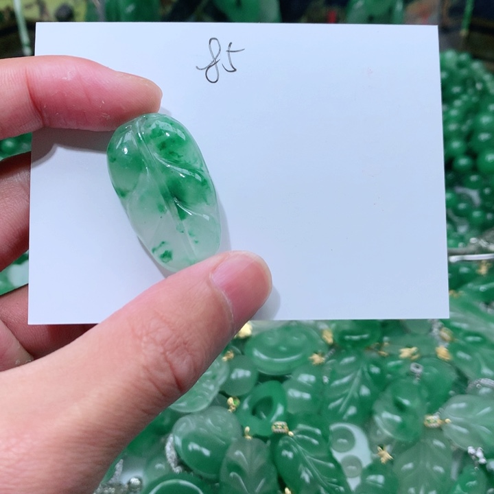 石英质玉颈饰未镶嵌