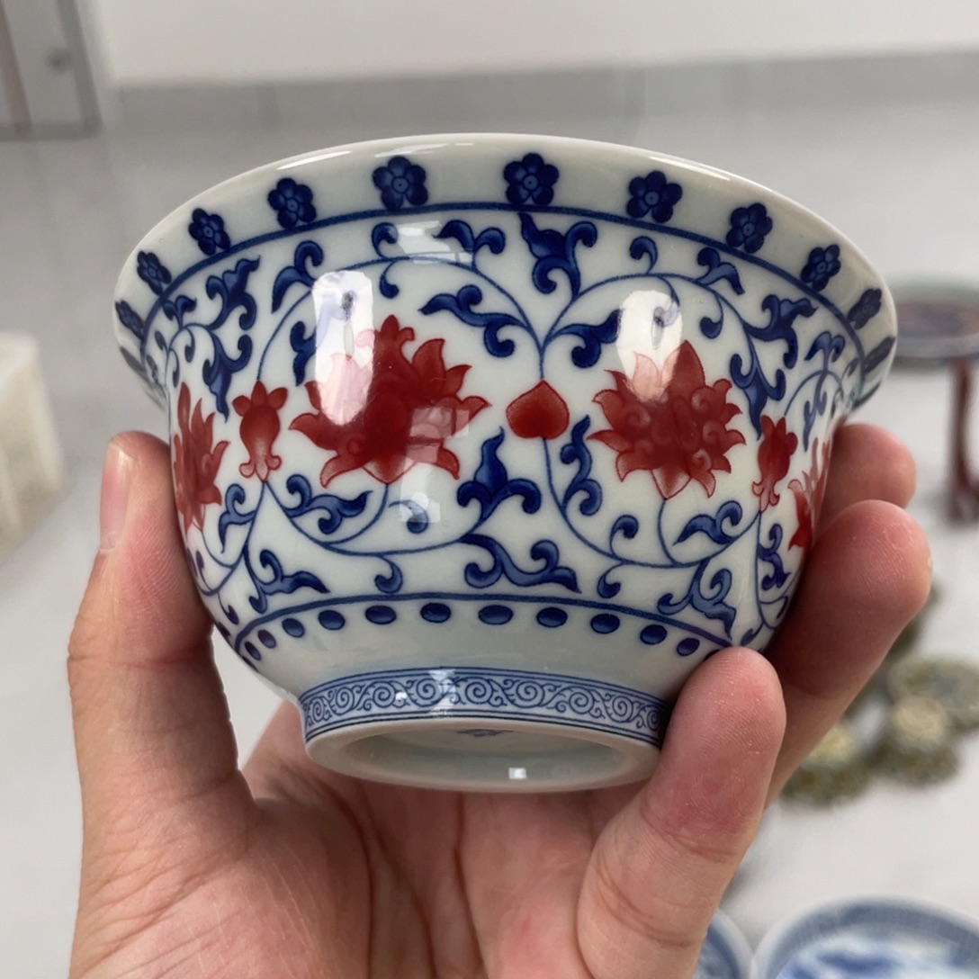 瓷片景德镇釉里红缠枝莲主人杯