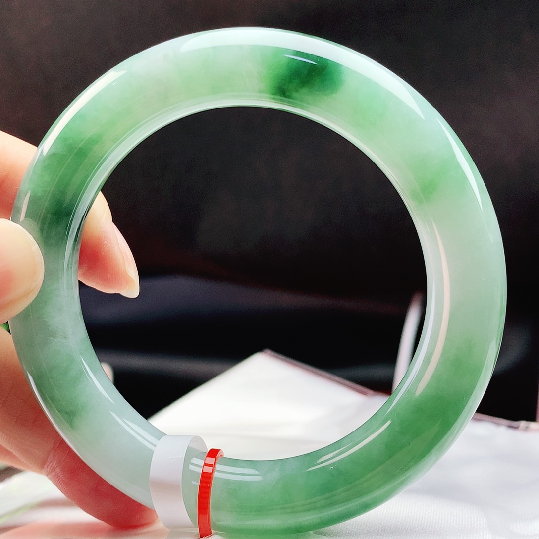 未镶嵌手镯（圆镯）翡翠57胖辣绿