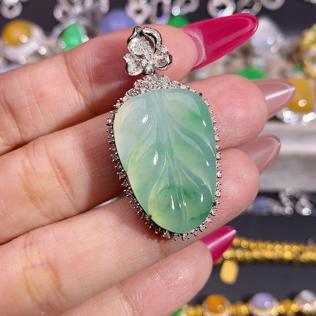 翡翠18K金镶嵌颈饰