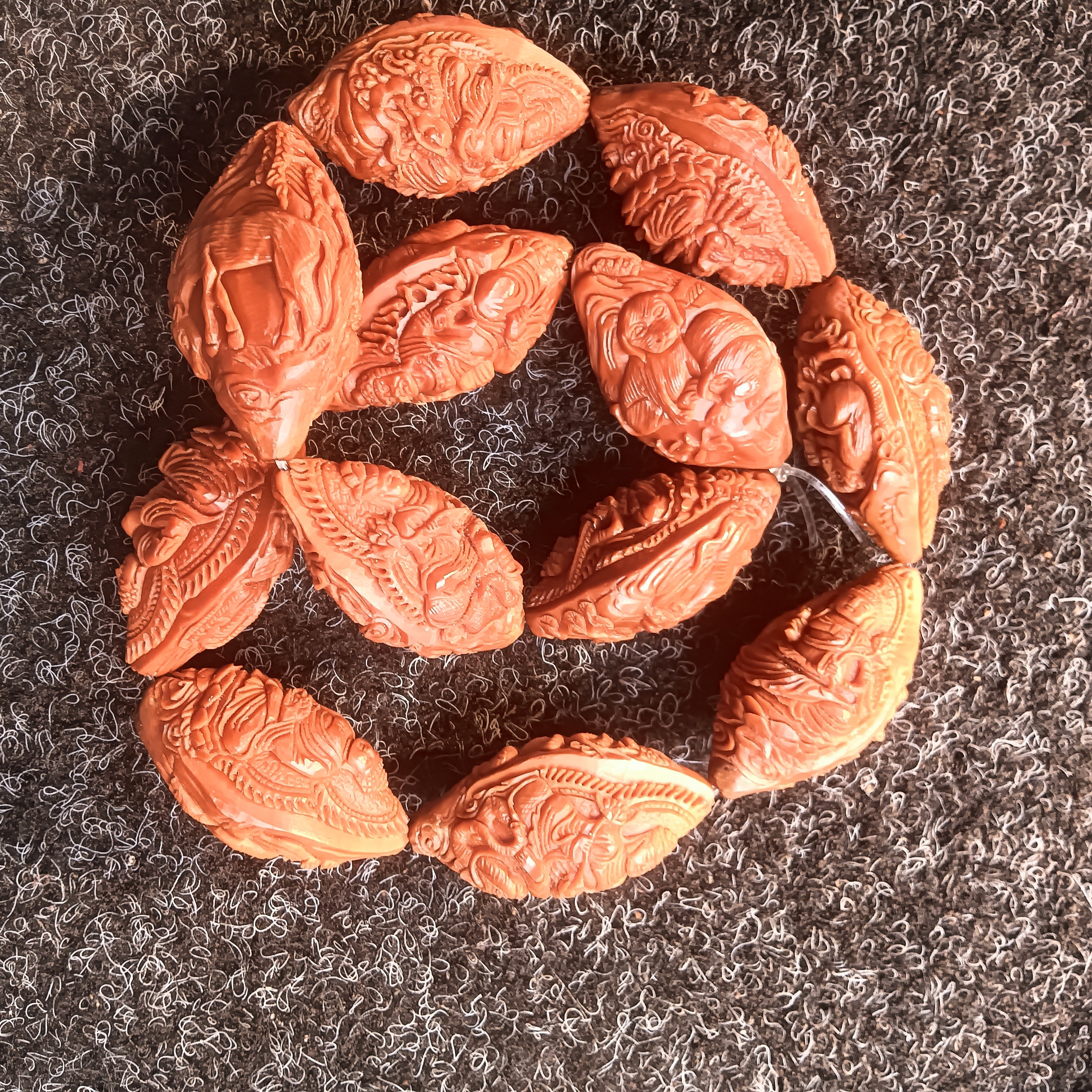 橄榄核雕刻十二生肖守护神