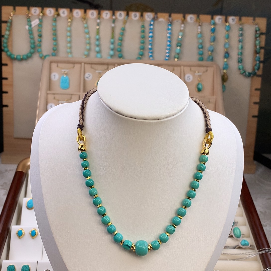 绿松石未镶嵌颈饰