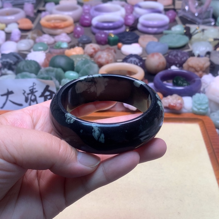 阿***林石英岩玉未镶嵌手镯60.7