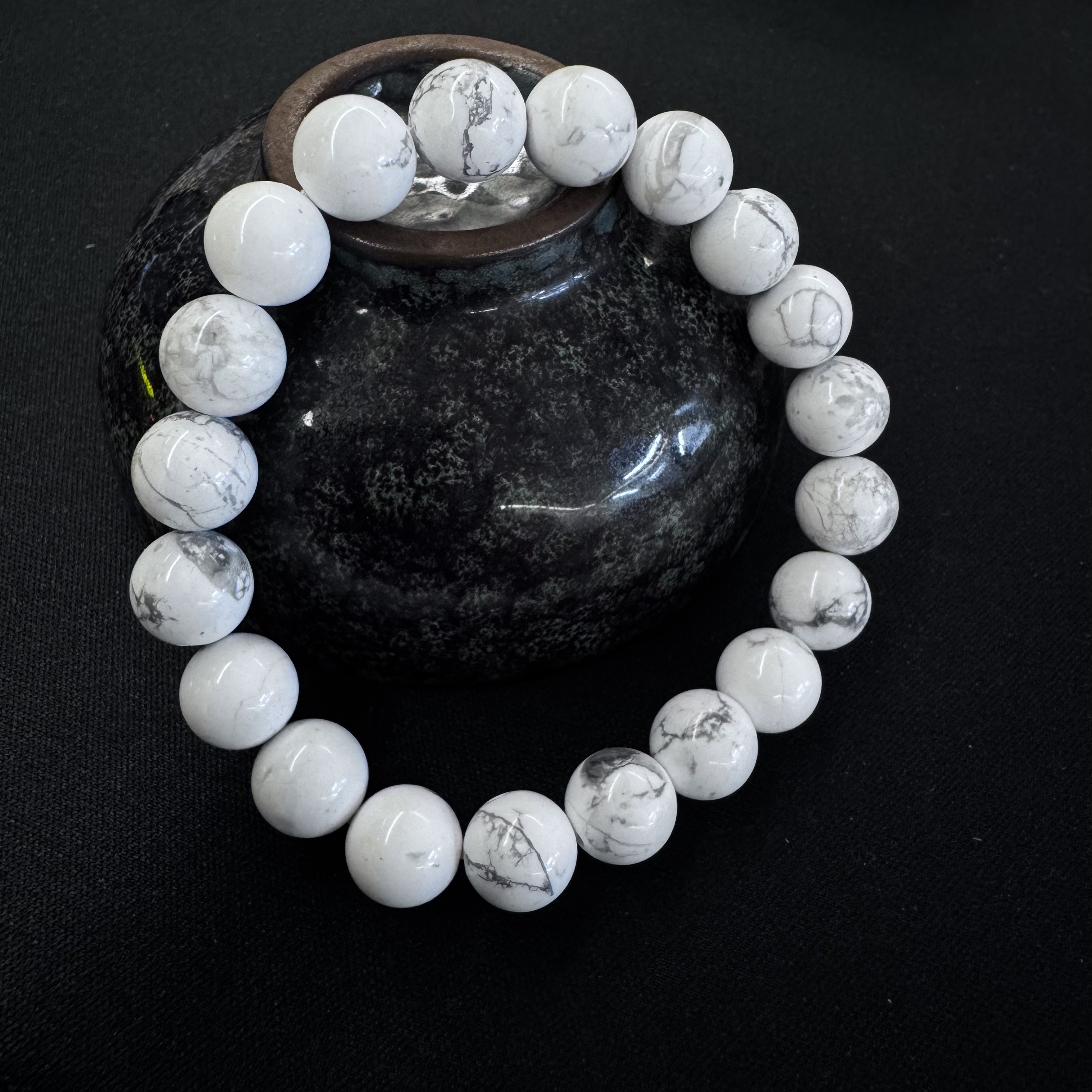 卡10带铁线高瓷松白奇石手串