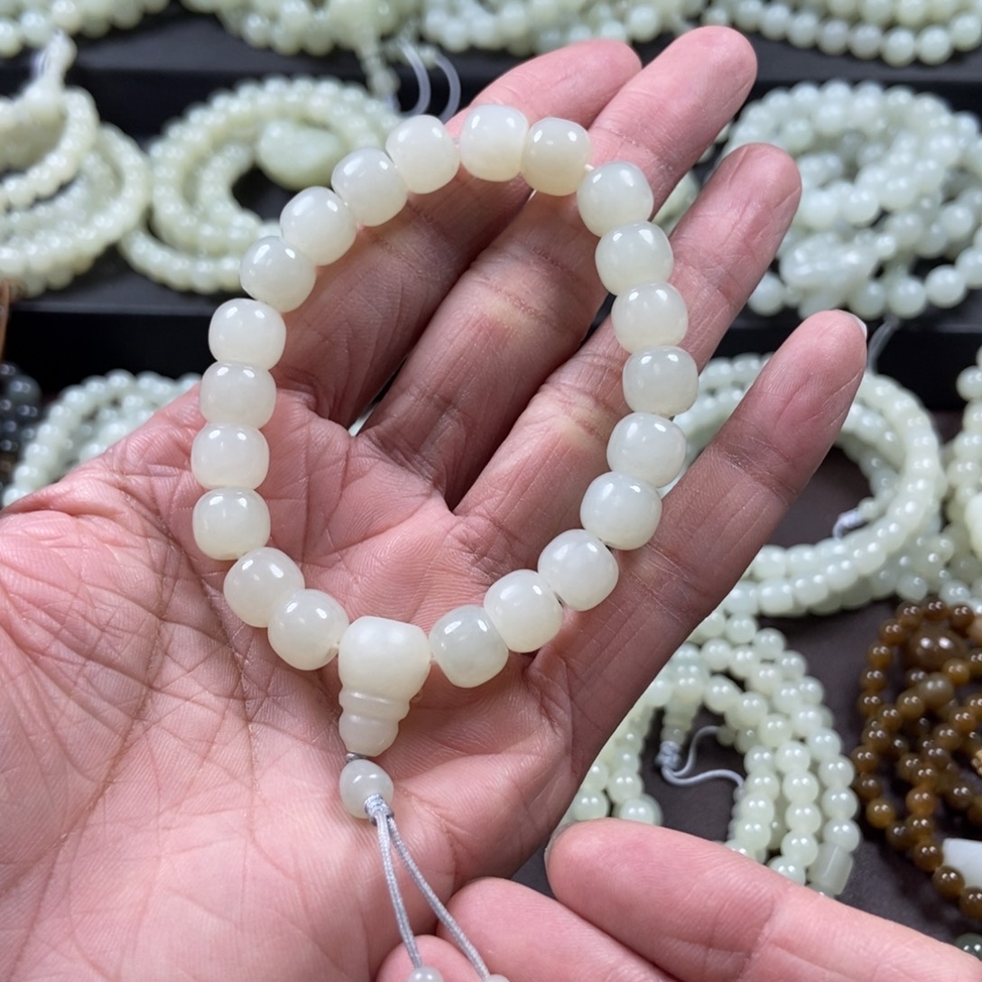 和田玉未镶嵌把件