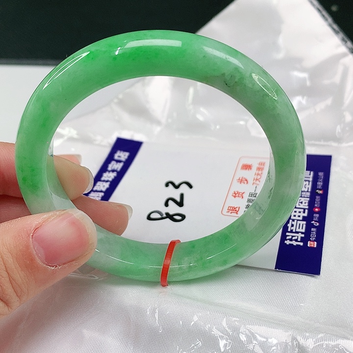 翡翠手镯未镶嵌翡翠