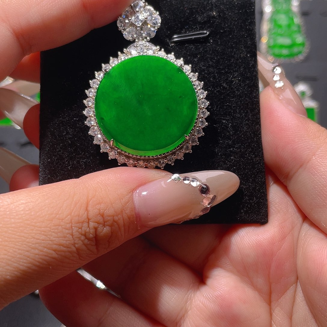 翡翠颈饰银S925镶嵌圆牌